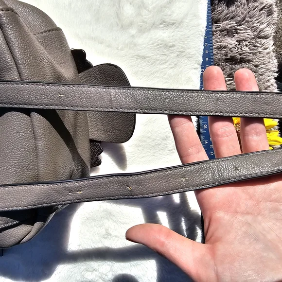 Adorable Otter Kids Backpack - Brown and Yellow - Picture 11 of 11